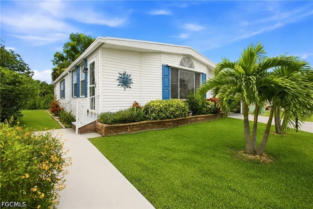 18 Grosbeak Lane Naples FL 34114