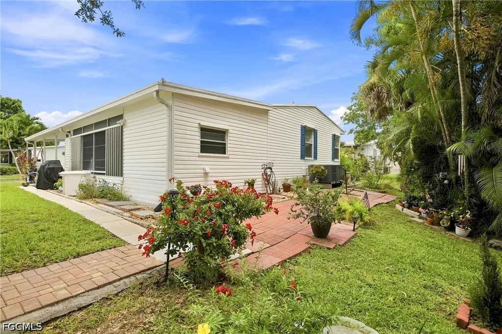 18 Grosbeak Lane Naples FL 34114