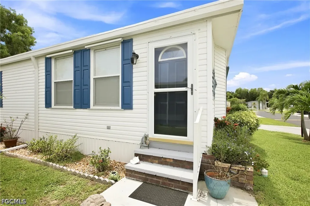 18 Grosbeak Lane Naples FL 34114