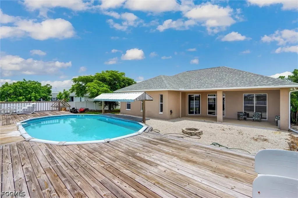32 Wilmington Parkway Cape Coral FL 33993