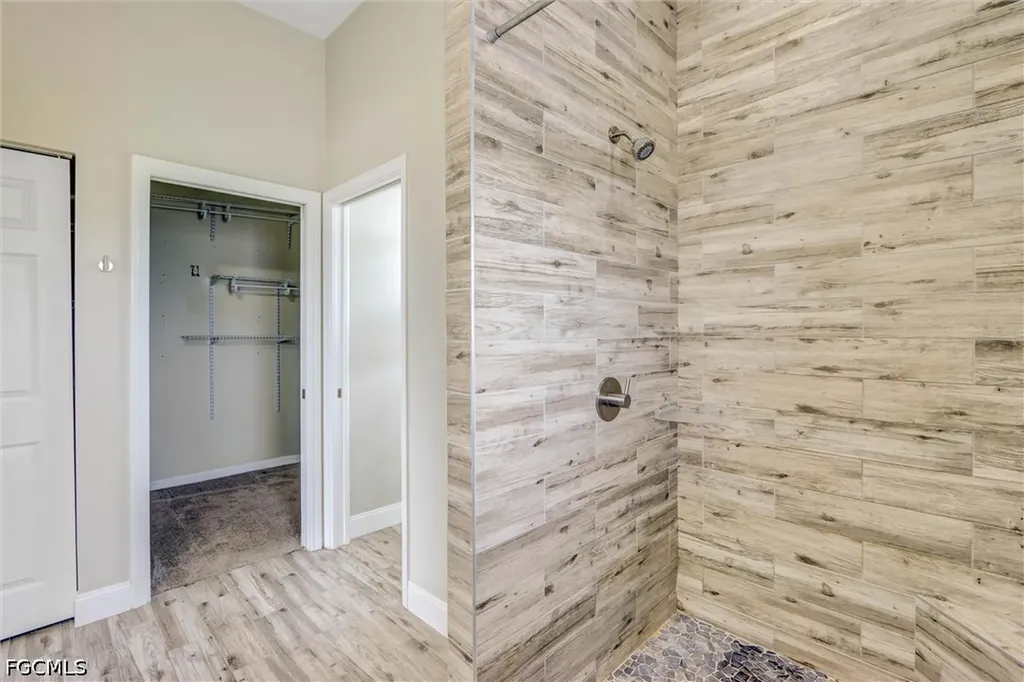 32 Wilmington Parkway Cape Coral FL 33993