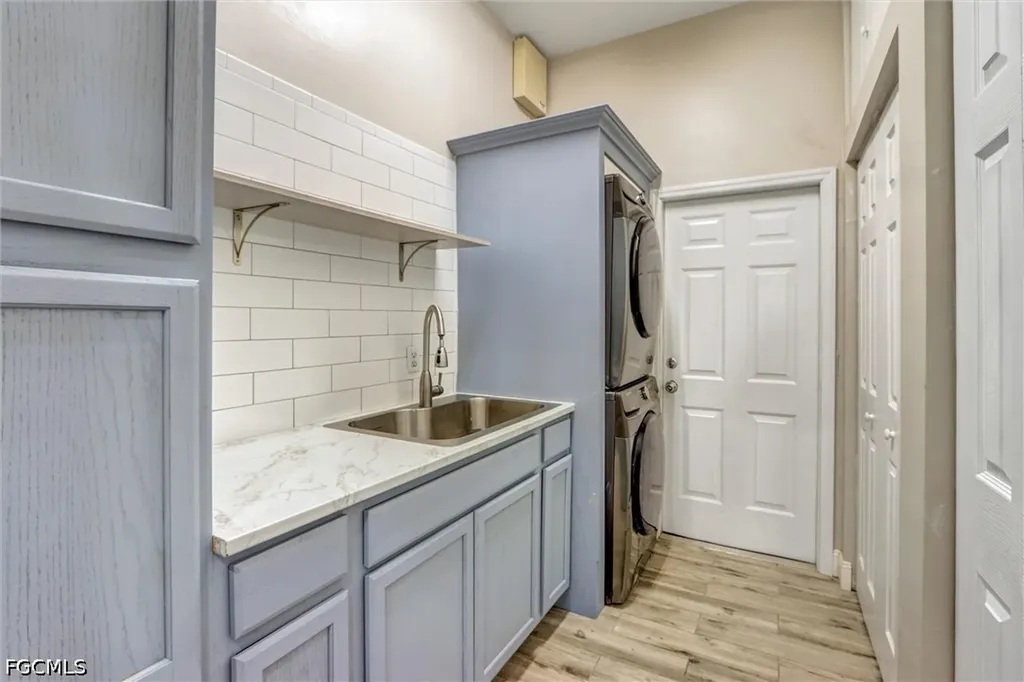 32 Wilmington Parkway Cape Coral FL 33993