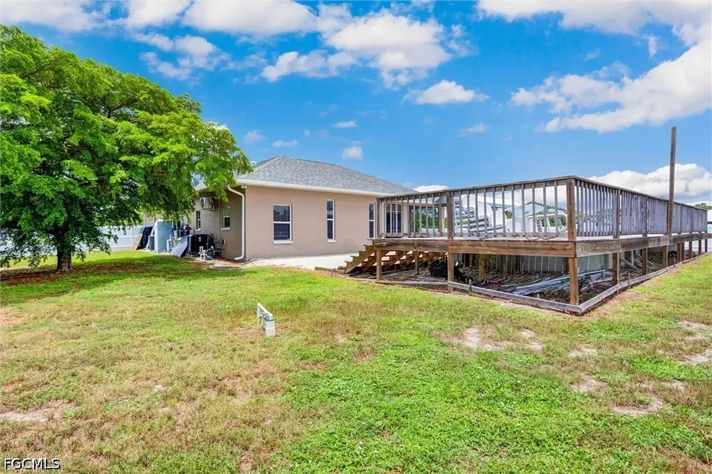 32 Wilmington Parkway Cape Coral FL 33993