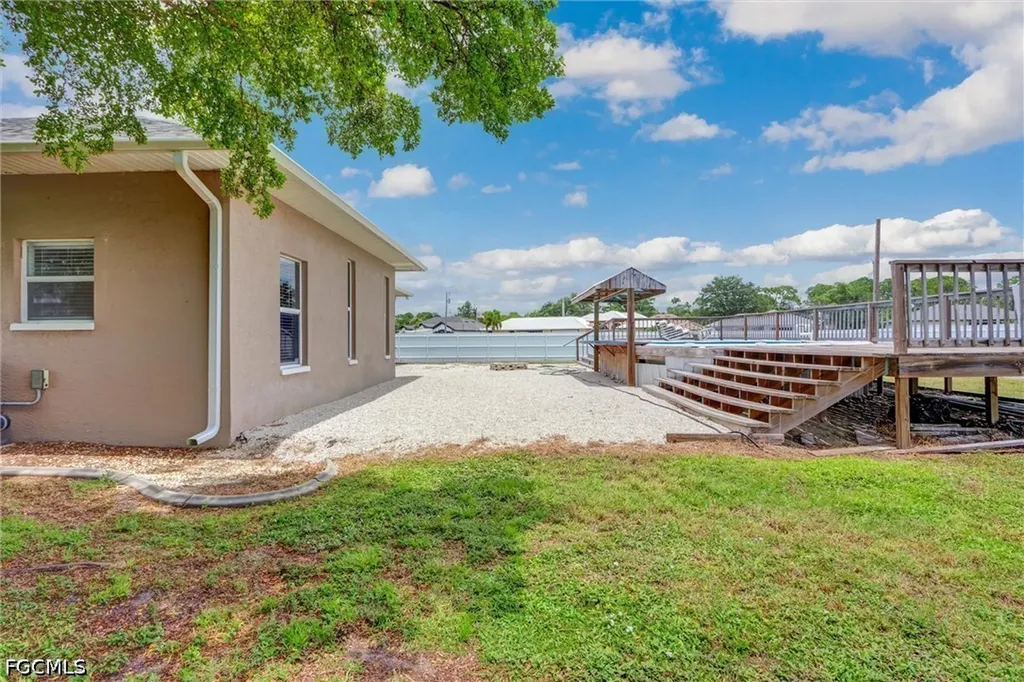 32 Wilmington Parkway Cape Coral FL 33993