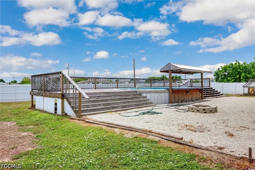 32 Wilmington Parkway Cape Coral FL 33993