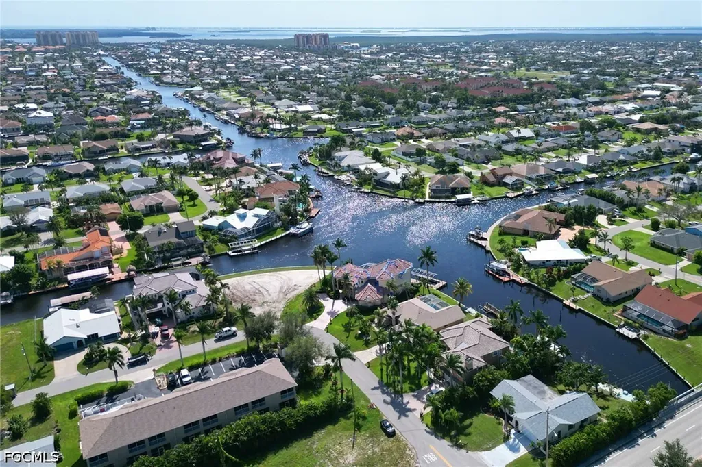 4800 SW 12th Place Cape Coral FL 33914