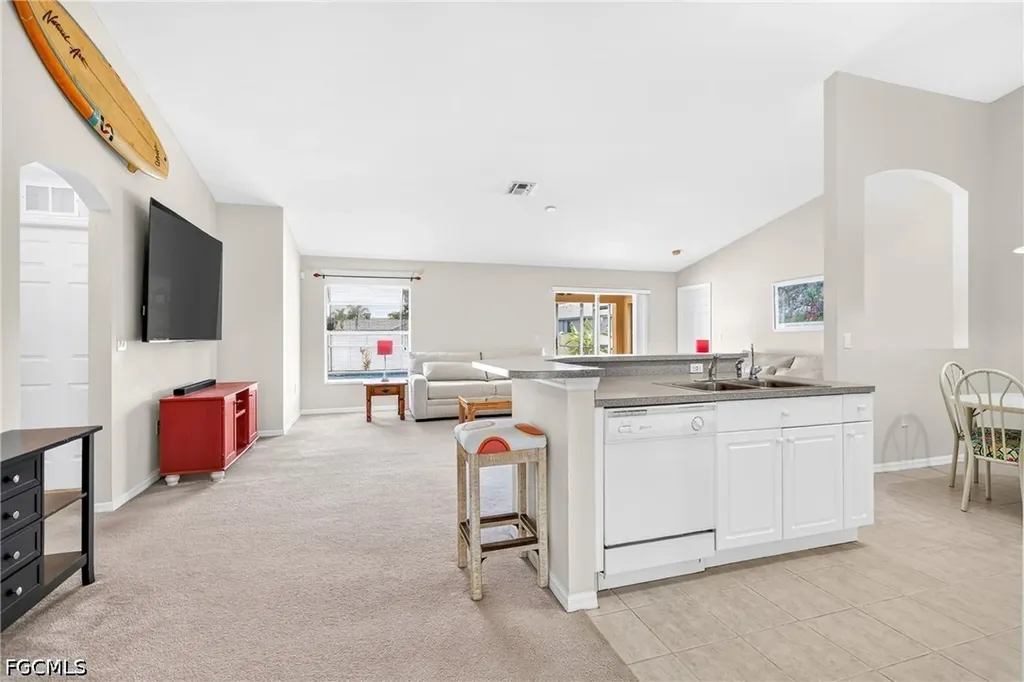 317 NE 9th Terrace Cape Coral FL 33909