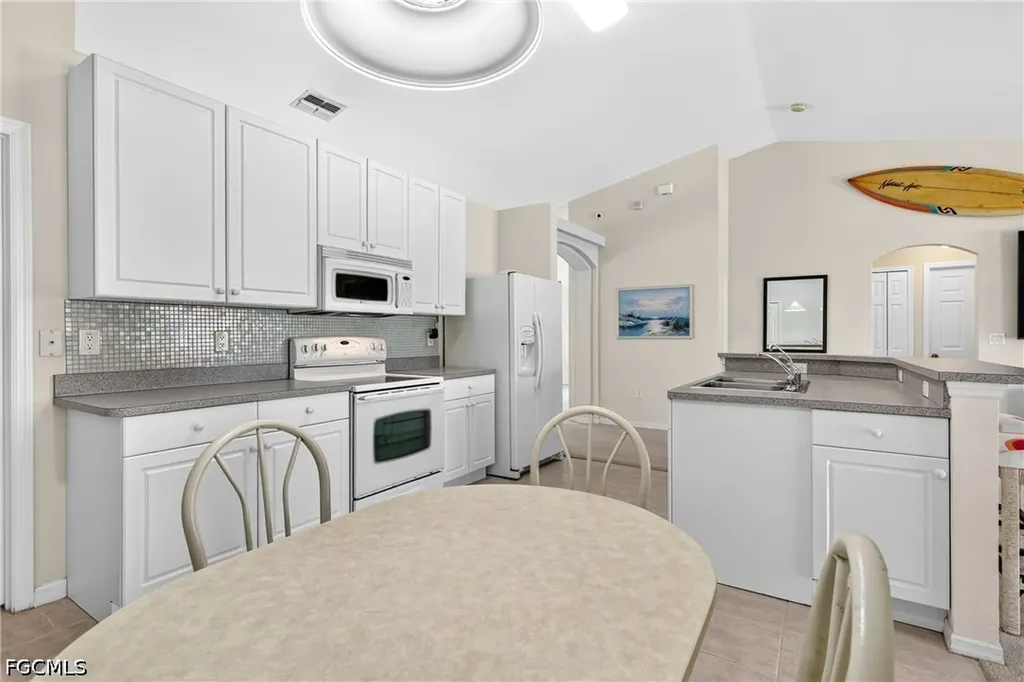 317 NE 9th Terrace Cape Coral FL 33909