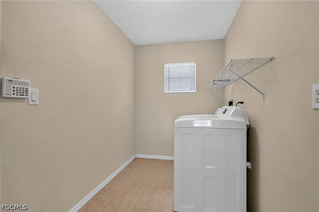 317 NE 9th Terrace Cape Coral FL 33909