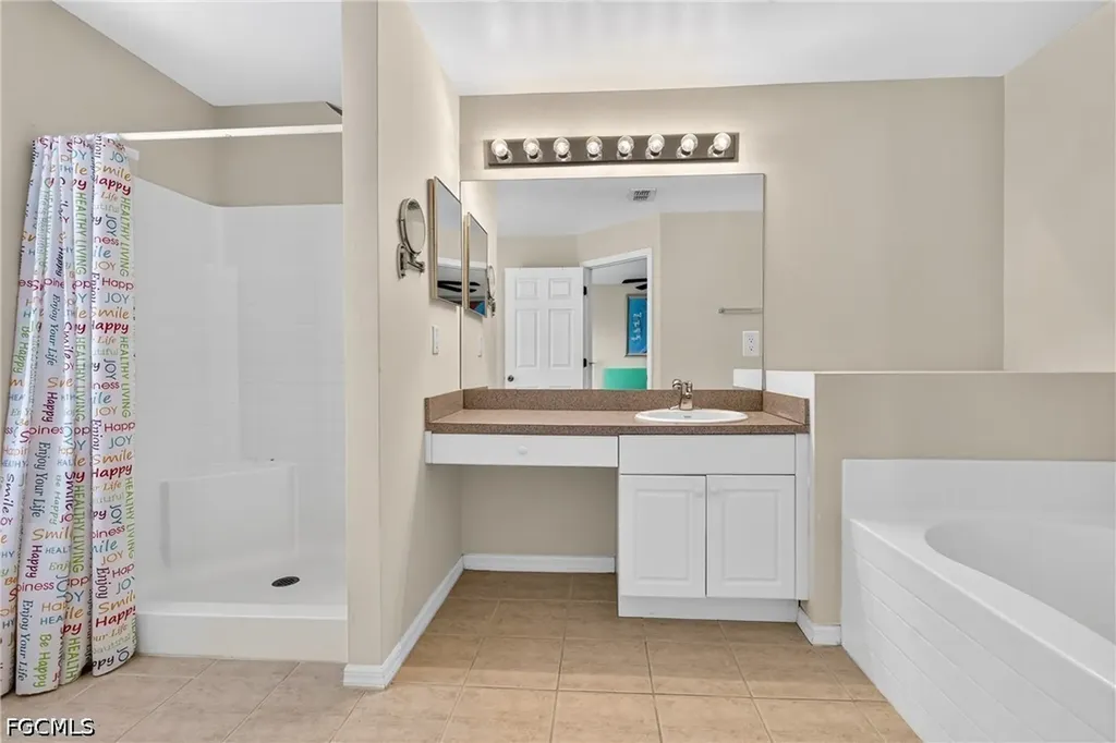 317 NE 9th Terrace Cape Coral FL 33909