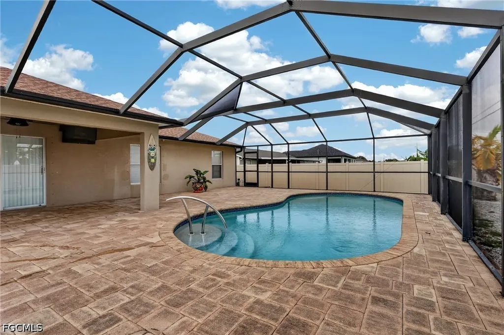 317 NE 9th Terrace Cape Coral FL 33909