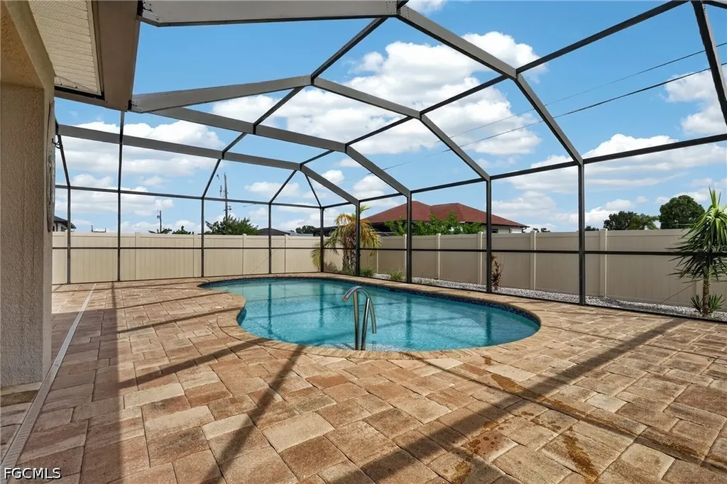 317 NE 9th Terrace Cape Coral FL 33909