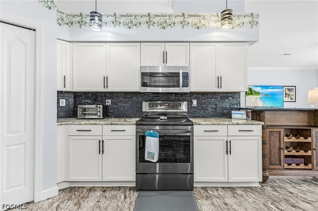 9237 Lanthorn Way Estero FL 33928