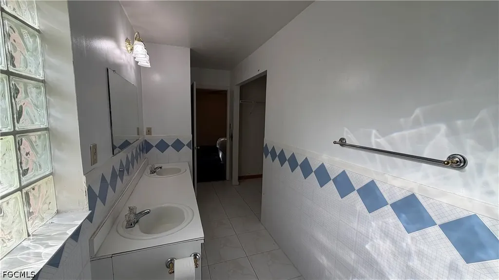 2815 NW 26th Terrace Cape Coral FL 33993