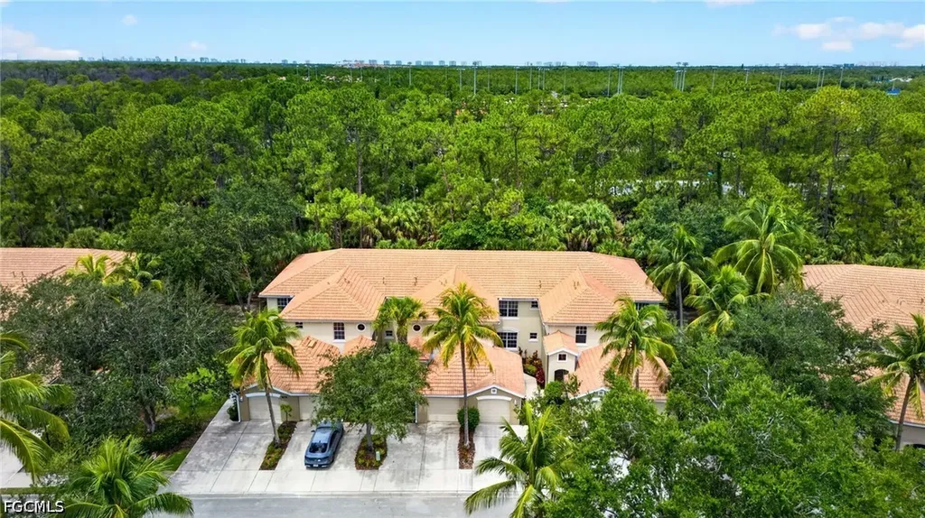 Naples FL, 1672 Tarpon Bay Drive S, Unit 102