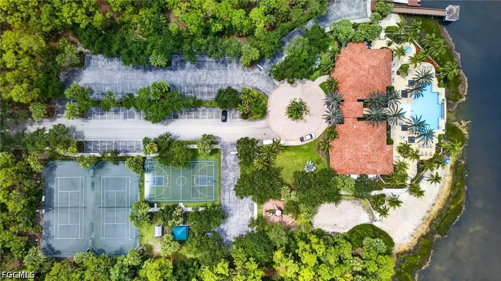 1672 Tarpon Bay Drive S Naples FL 34119