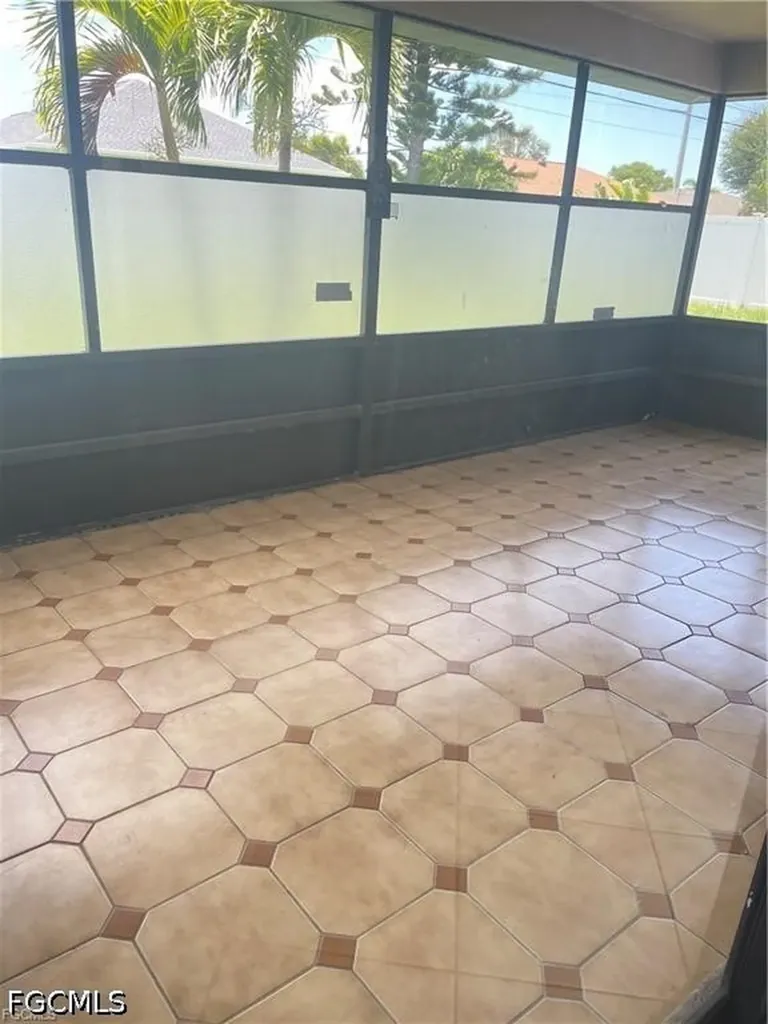 246 SE 7th Street Cape Coral FL 33990