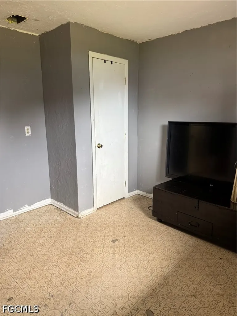 308 Vermont Way Lehigh Acres FL 33936