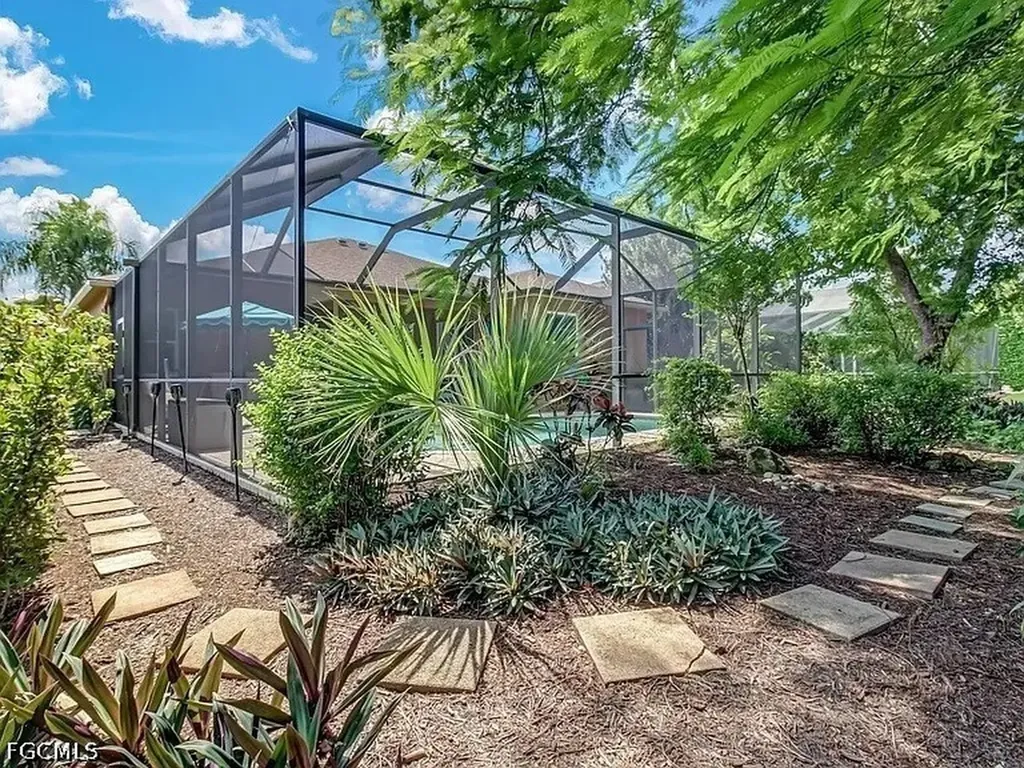 833 Mount Hood Court Naples FL 34104
