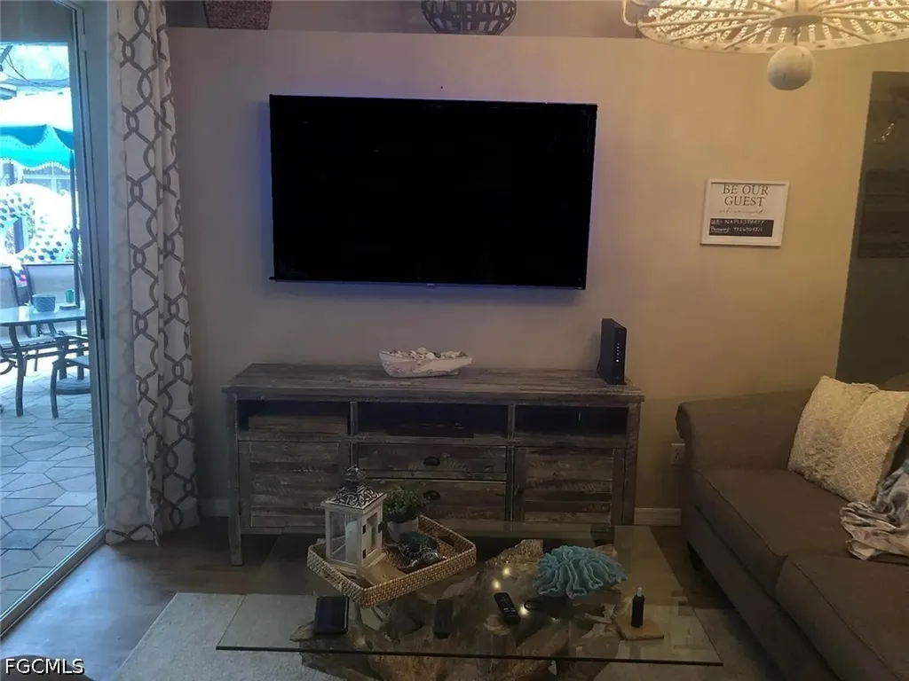 833 Mount Hood Court Naples FL 34104