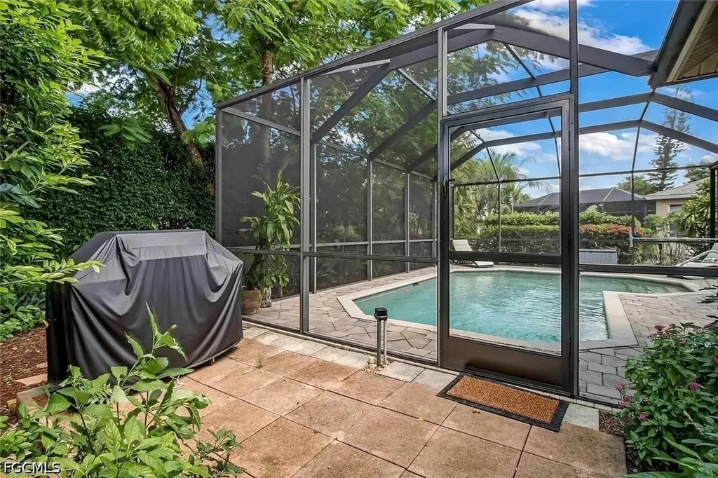 833 Mount Hood Court Naples FL 34104