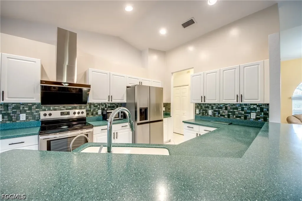 2028 SW 44th Terrace Cape Coral FL 33914