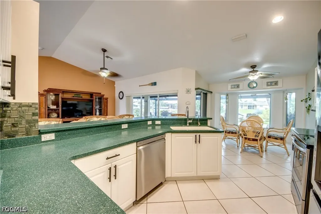 2028 SW 44th Terrace Cape Coral FL 33914