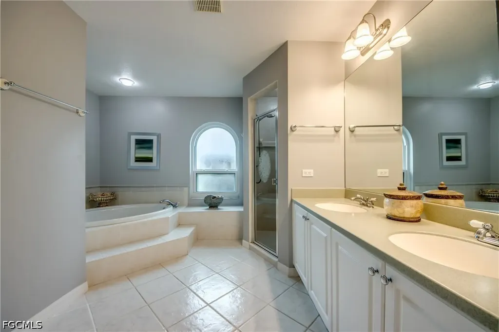 2028 SW 44th Terrace Cape Coral FL 33914