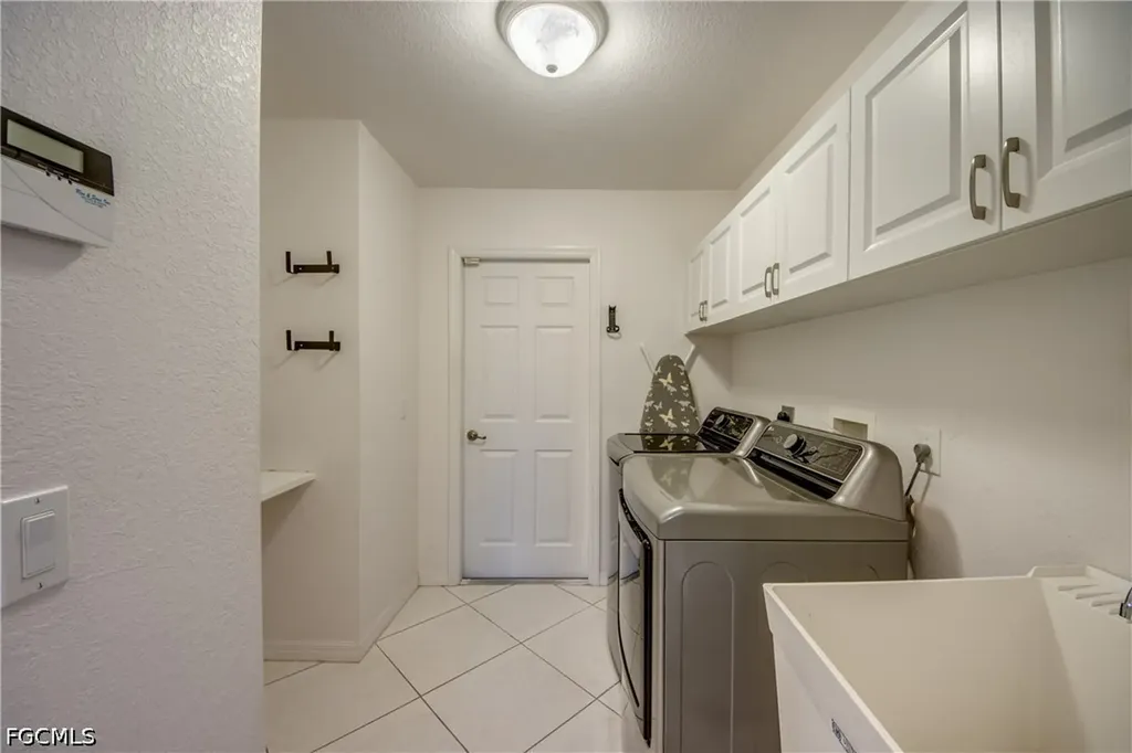 2028 SW 44th Terrace Cape Coral FL 33914