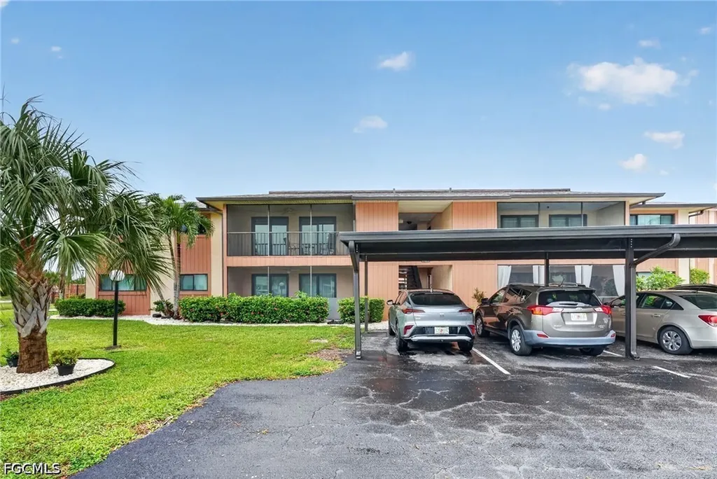 Fort Myers FL, 17421 Birchwood Lane, Unit 5
