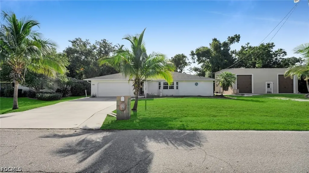 1672 Many Road North Fort Myers FL 33903