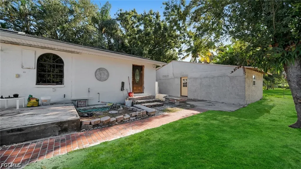 1672 Many Road North Fort Myers FL 33903