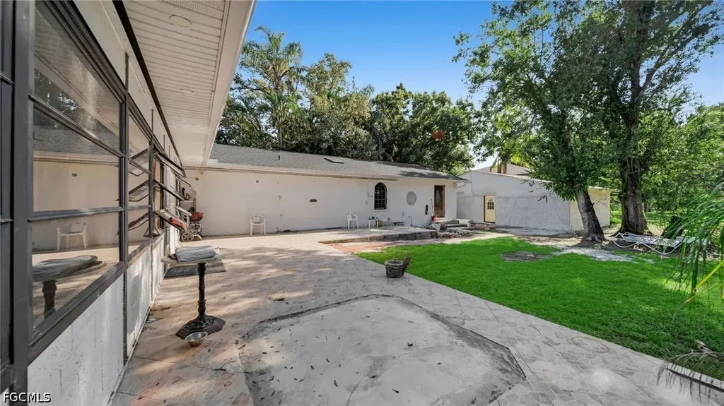 1672 Many Road North Fort Myers FL 33903