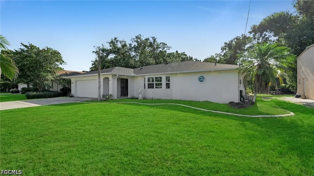 1672 Many Road North Fort Myers FL 33903