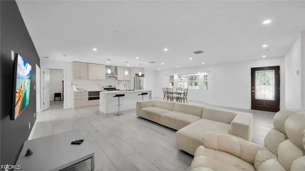1672 Many Road North Fort Myers FL 33903