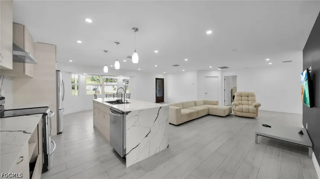 1672 Many Road North Fort Myers FL 33903