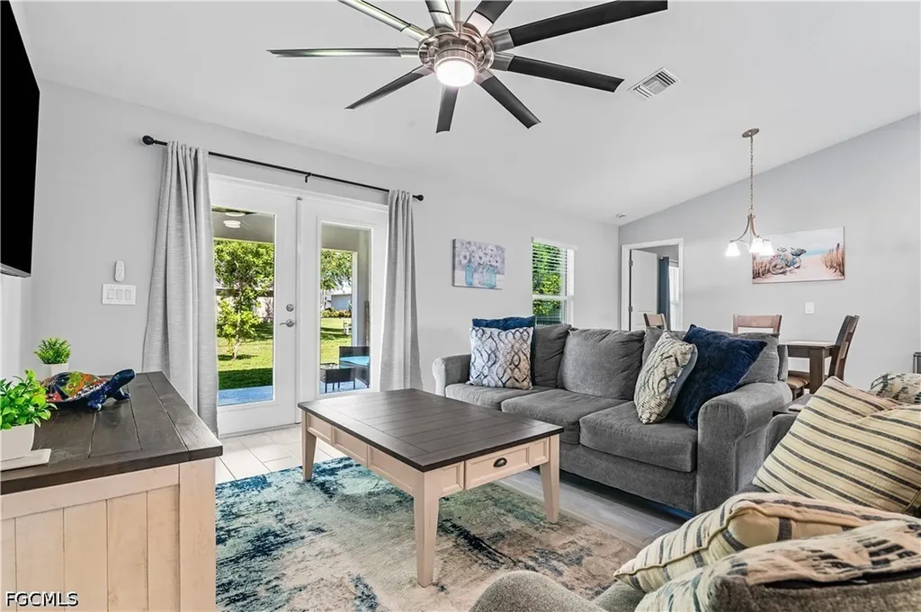 632 NE 2nd Avenue Cape Coral FL 33909