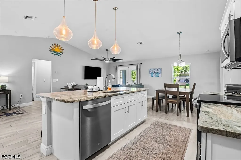 632 NE 2nd Avenue Cape Coral FL 33909
