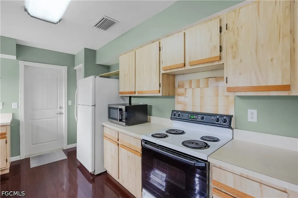 21680 N River Road Alva FL 33920