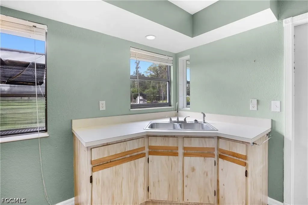 21680 N River Road Alva FL 33920