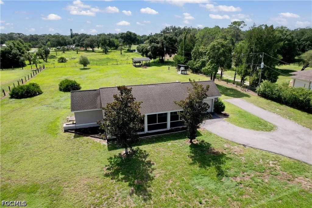 21680 N River Road Alva FL 33920