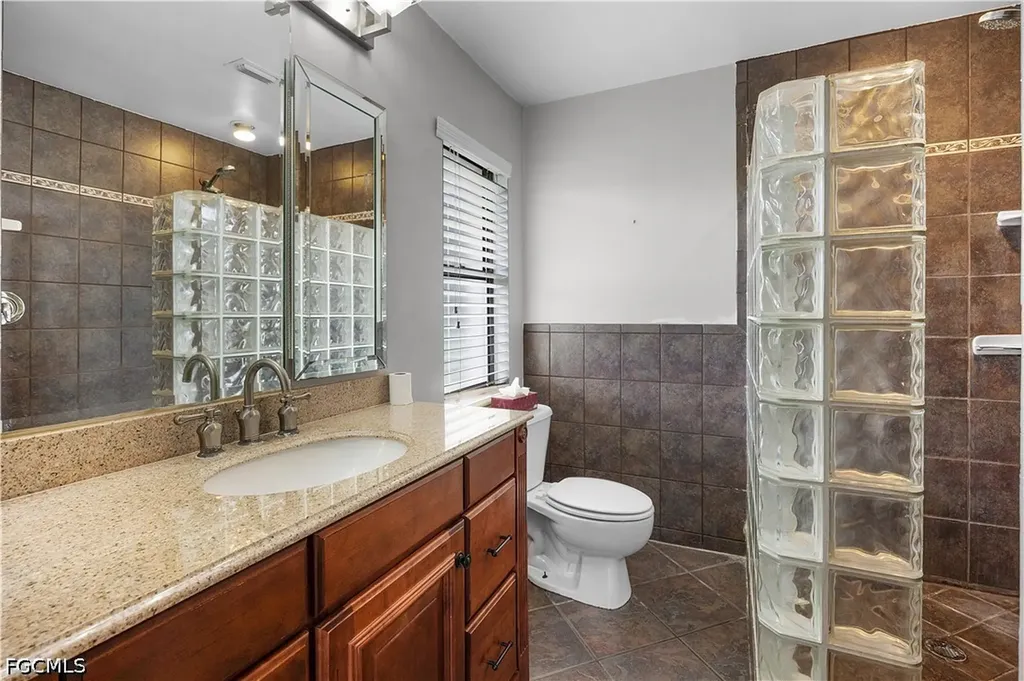 21680 N River Road Alva FL 33920