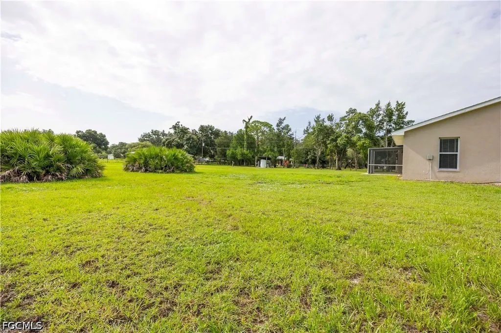 21680 N River Road Alva FL 33920