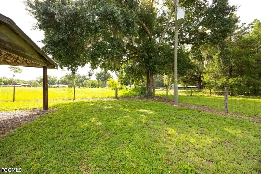 21680 N River Road Alva FL 33920
