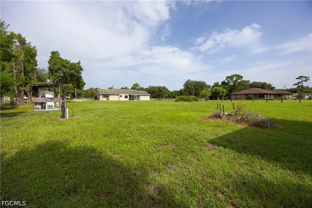 21680 N River Road Alva FL 33920