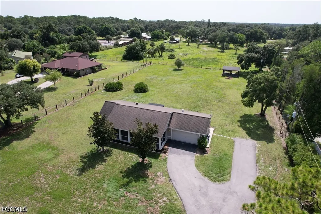 21680 N River Road Alva FL 33920
