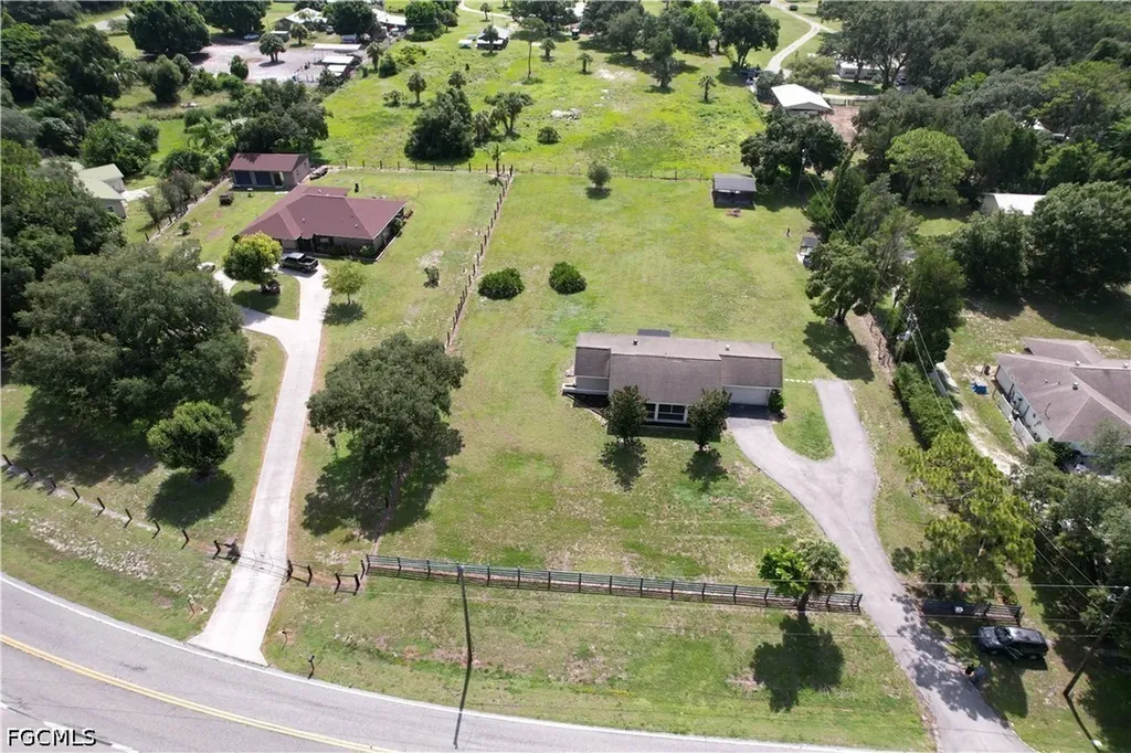 21680 N River Road Alva FL 33920