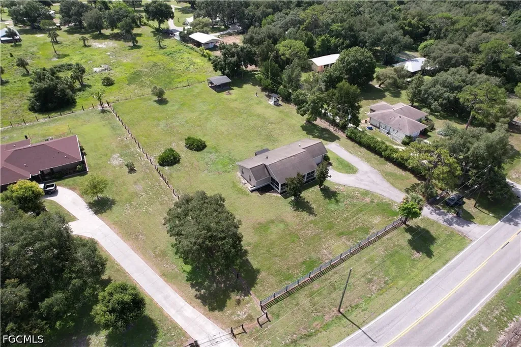 21680 N River Road Alva FL 33920