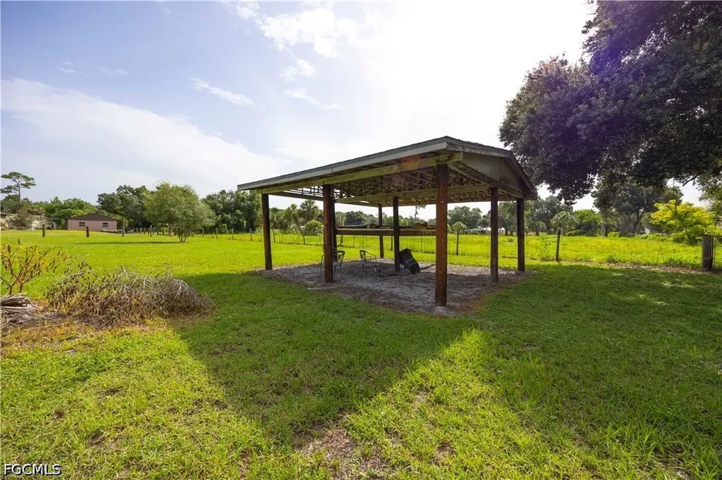 21680 N River Road Alva FL 33920
