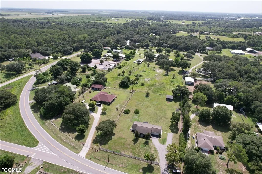 21680 N River Road Alva FL 33920